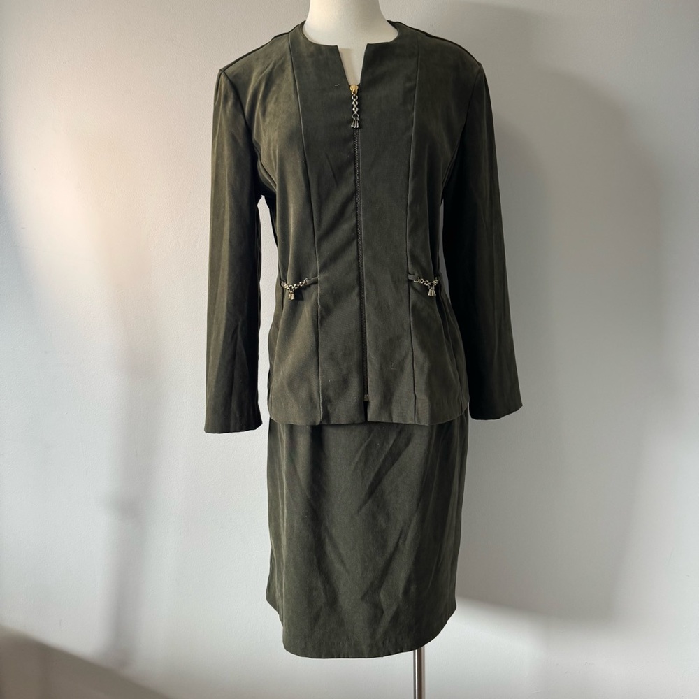 Vintage Sag Harbor Dark Green Blazer and Skirt Ensemble. 10Petite
